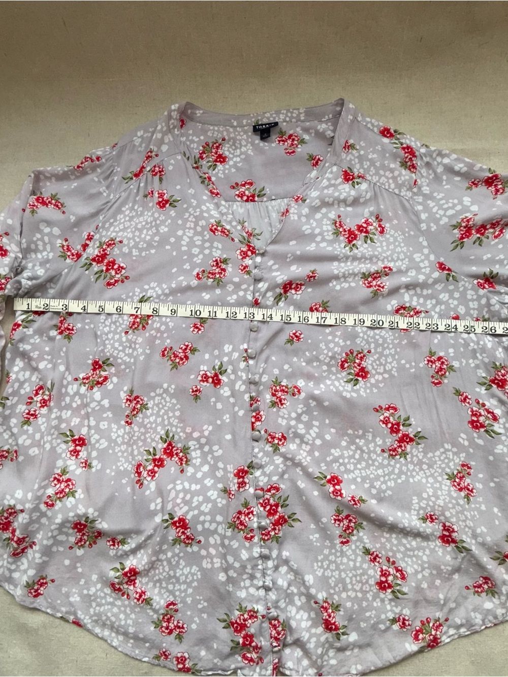 Torrid Women's Blouse Grey with Red Flowers & White Polka Dots Torrid Size 3 - Picture 8 of 13